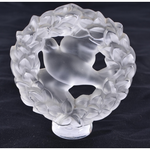 492 - A LALIQUE GLASS BIRD FIGURE. 8.5 cm high.