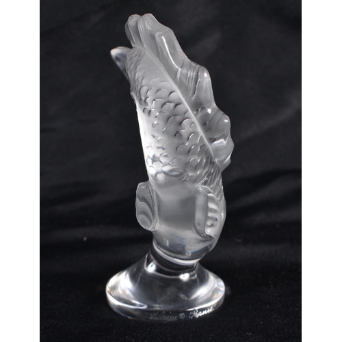 500 - A LALIQUE GLASS FISH. 9 cm high.