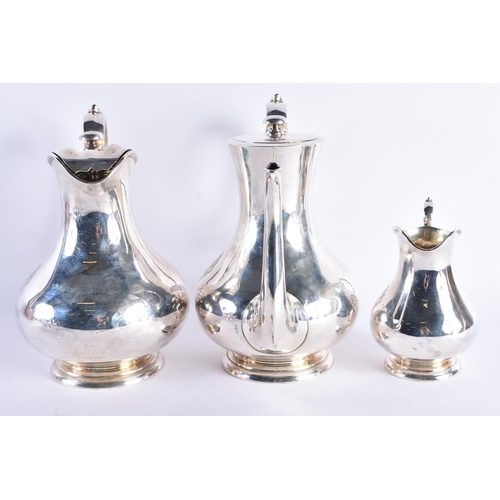 507 - A LOVELY FIVE PIECE SILVER COFFEE SET. Sheffield 1906. 3120 grams. Largest 23 cm x 18 cm. (5)