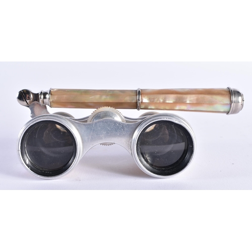 515 - A PAIR OF MOTHER OF PEARL OPERA GLASSES. 18 cm x 9 cm extended.