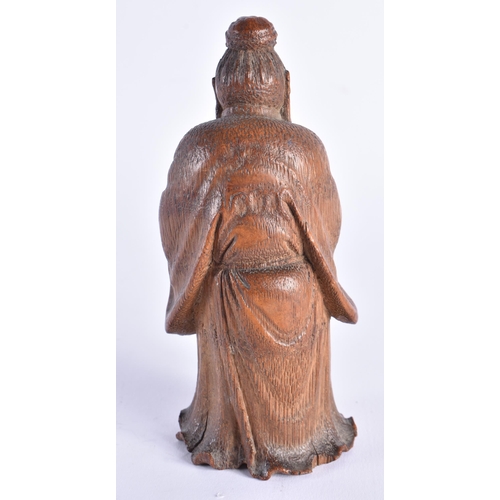 516 - A CHINESE QING DYNASTY CARVED BAMBOO FIGURE OF A SCHOLAR. 14 cm high.