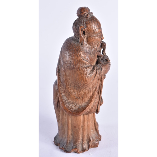 516 - A CHINESE QING DYNASTY CARVED BAMBOO FIGURE OF A SCHOLAR. 14 cm high.