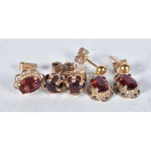 522 - Five 9 Carat Gold Garnet Stud Earrings.  1.4cm x 0.7cm, total weight 3.5g (5)