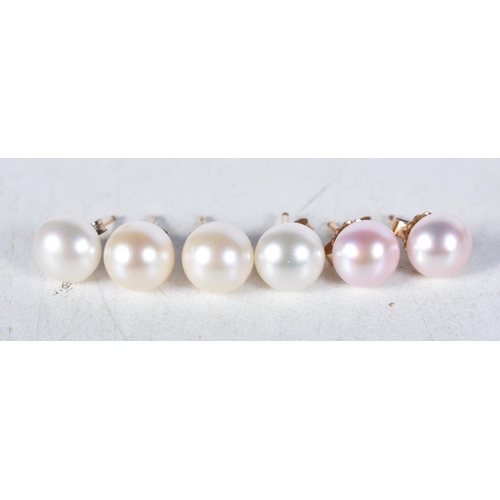 526 - Three Pairs of 9 Carat Gold Cultured Pearl Stud Earrings.  0.7cm diameter, total weight 3.8g (6)