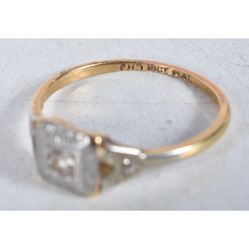 546 - An 18 Carat Gold & Platinum Vintage Diamond Patterned Ring.  Stamped 18CT, Size O, weight 2.1g