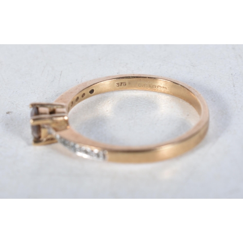 547 - A 9 Carat Gold Chocolate Diamond Solitaire with Diamond Shoulders Ring.  Stamped 375.  Size N, weigh... 