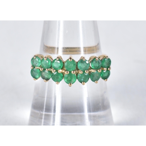 552 - A 9 Carat Gold and Emerald Dress Ring.  Stamped 375, Size N, weight 2.1g