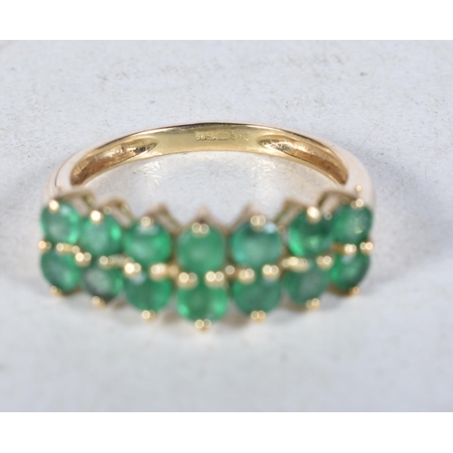 552 - A 9 Carat Gold and Emerald Dress Ring.  Stamped 375, Size N, weight 2.1g