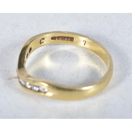 560 - An 18 Carat Gold Diamond Curved Wishbone Ring.  Stamped 750.  Size L, weight 2.4g