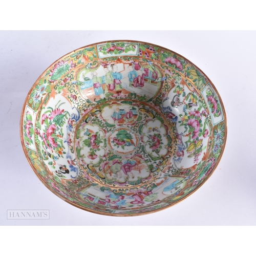 66 - A 19TH CENTURY CHINESE CANTON FAMILLE ROSE BOWL Qing. 20.5 cm diameter.