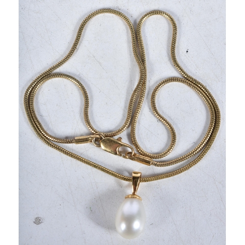 661 - A Pearl Drop Pendant Necklace. Pendant 2cm x 0.7cm, Chain 44cm, weight 7.82g