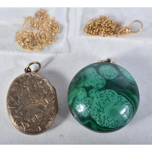 669 - A Malachite Pendant, A Locket and 2 fine Gold Chains. Pendant 2.8 cm diameter (4)