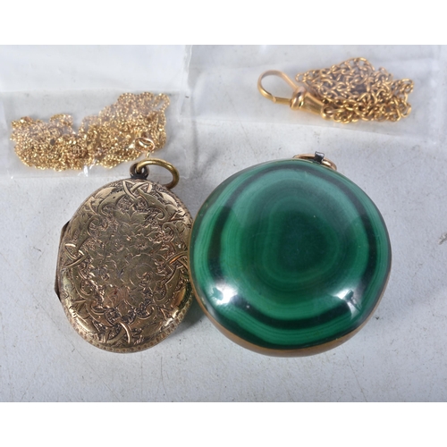 669 - A Malachite Pendant, A Locket and 2 fine Gold Chains. Pendant 2.8 cm diameter (4)