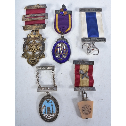 686 - Five Silver/Silver Gilt Masonic Medals.  Various Hallmarks with associated pouch.  Total weight 109g... 