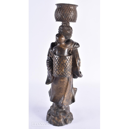 75 - A LARGE JAPANESE TAISHO PERIOD BRONZE OKIMONO modelle as a female and child. 40 cm high.