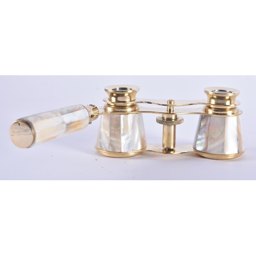 1008 - A PAIR OF MOTHER OF PEARL OPERA GLASSES. 18 cm x 8 cm extended.