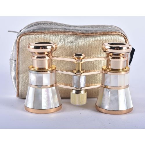 1015 - A PAIR OF MOTHER OF PEARL OPERA GLASSES. 12 cm x 8 cm extended.