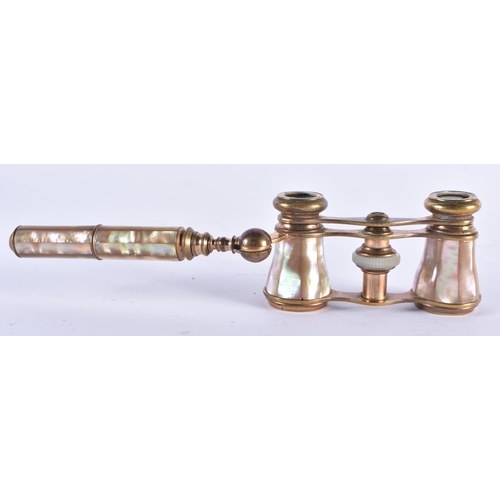 1027 - A PAIR OF MOTHER OF PEARL OPERA GLASSES. 18 cm x 8 cm extended.