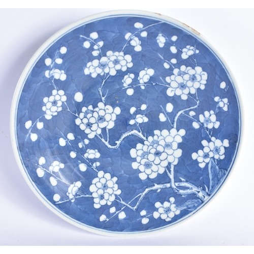 1060 - A 19TH CENTURY CHINESE BLUE AND WHITE PORCELAIN PRUNUS PLATE Qing. 24 cm diameter.