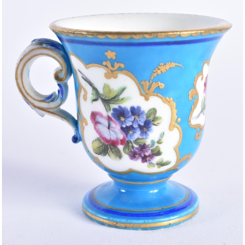 1197 - 18th century Chantilly custard cup and cover painted in underglaze blue with floral sprigs, hunting ... 