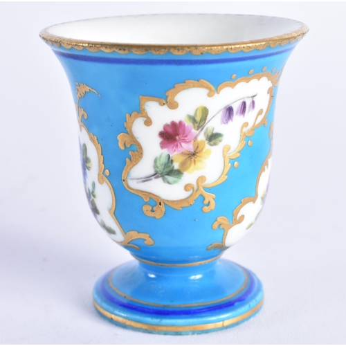 1197 - 18th century Chantilly custard cup and cover painted in underglaze blue with floral sprigs, hunting ... 