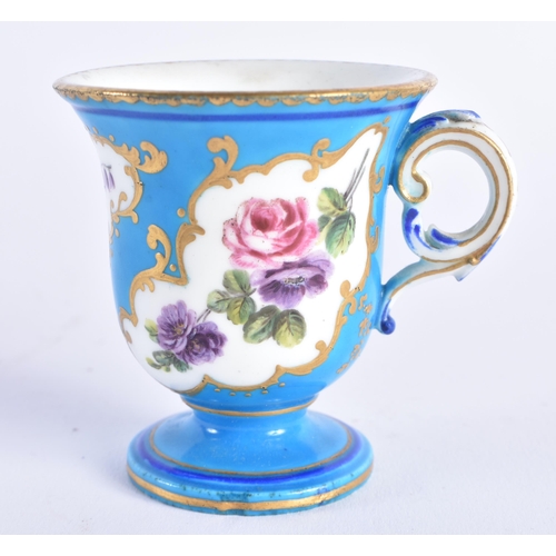 1197 - 18th century Chantilly custard cup and cover painted in underglaze blue with floral sprigs, hunting ... 