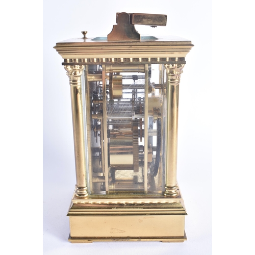 1215 - AN ANTIQUE REPEATING BRASS CARRIAGE CLOCK. 19 cm high inc handle.