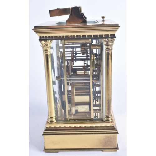 1215 - AN ANTIQUE REPEATING BRASS CARRIAGE CLOCK. 19 cm high inc handle.