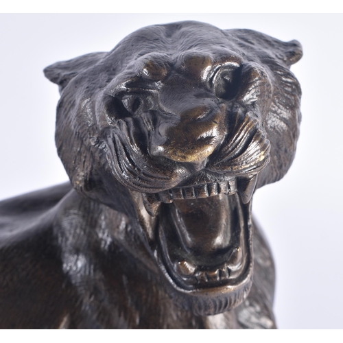 1220 - THOMAS-FRANÇOIS CARTIER (1879-1943) Bronze, Tiger. 40 cm x 28 cm.