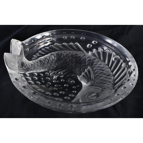 1231 - A FRENCH LALIQUE GLASS FISH DISH. 15 cm wide.