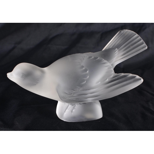 1235 - A FRENCH LALIQUE GLASS FIGURE OF A BIRD. 12.5 cm wide.