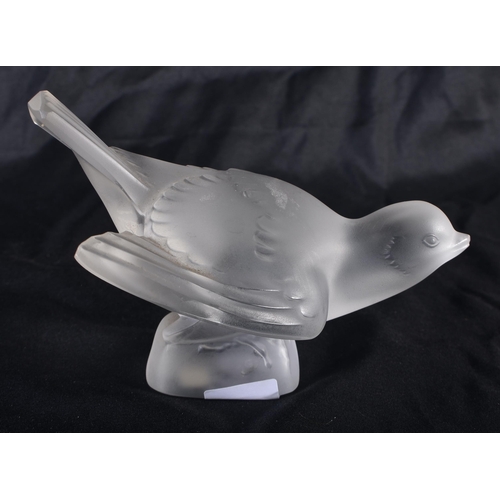 1235 - A FRENCH LALIQUE GLASS FIGURE OF A BIRD. 12.5 cm wide.