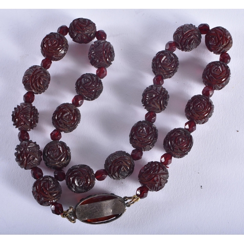 1251 - A CHERRY AMBER TYPE NECKLACE. 46 grams. 44 cm long.