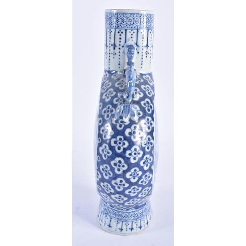 1262 - A 19TH CENTURY CHINESE BLUE AND WHITE PORCELAIN MOON FLASK Qing. 26 cm x 15 cm.