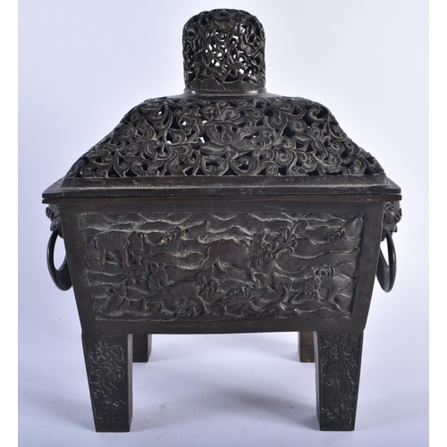 1268 - AN EXTREMELY RARE 17TH CENTURY CHINESE BRONZE CENSER AND COVER bearing Xuande inscription to the bas... 