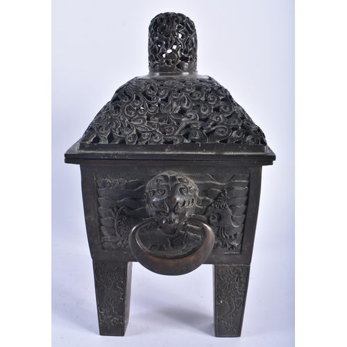 1268 - AN EXTREMELY RARE 17TH CENTURY CHINESE BRONZE CENSER AND COVER bearing Xuande inscription to the bas... 