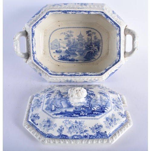 1290 - A VERY LARGE EARLY 19TH CENTURY 'CHINESE MARINE' BLUE AND WHITE TUREEN COVER AND STAND possibly Mint... 