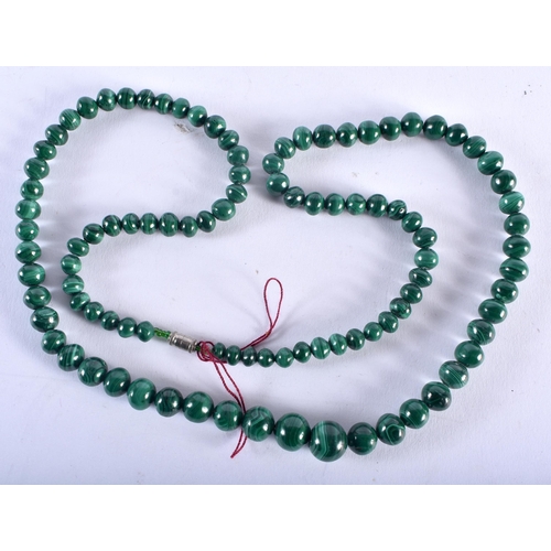 1323 - A MALACHITE BEAD NECKLACE. 70 cm long.