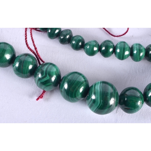 1323 - A MALACHITE BEAD NECKLACE. 70 cm long.