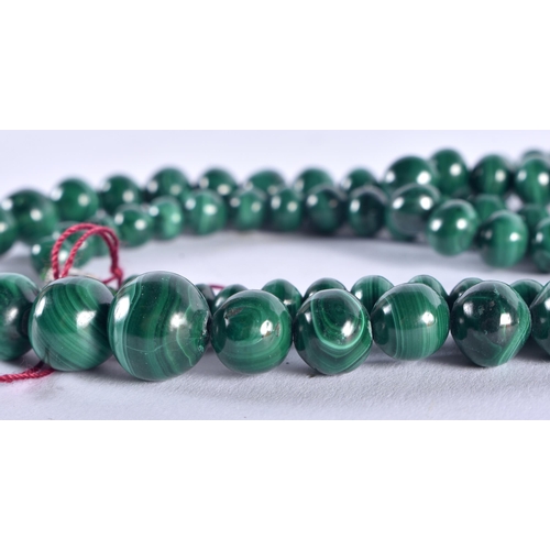 1323 - A MALACHITE BEAD NECKLACE. 70 cm long.