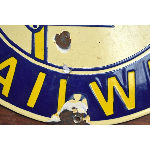 1333 - AN ANTIQUE ENAMEL SOUTHERN RAILWAY SIGN. 35 cm diameter.