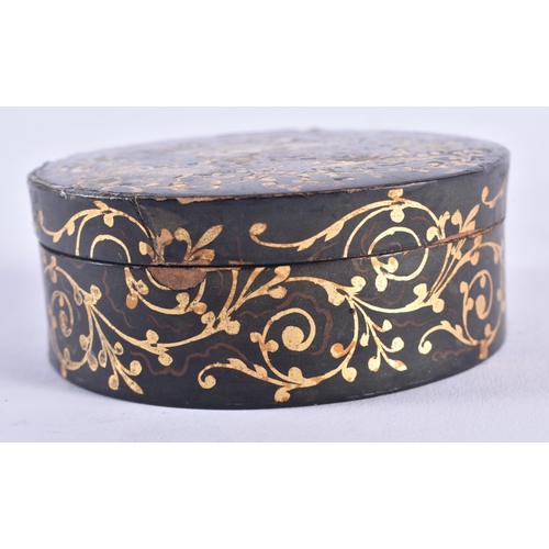 1379 - AN EARLY 19TH CENTURY GERMAN STOBWASSER PAPIER MACHE SNUFF BOX painted with gilded birds amongst fol... 