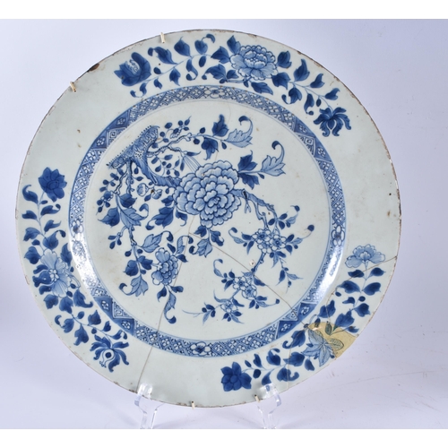 1390 - A LARGE EARLY 18TH CENTURY CHINESE BLUE AND WHITE PORCELAIN DISH Yongzheng/Qianlong, together with a... 