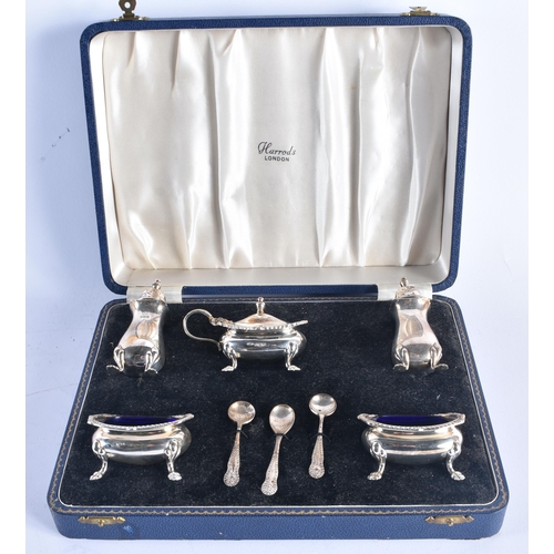 1407 - A CASED HARRODS OF LONDON SILVER CRUET SET. Silver 250 grams. Case 24 cm x 18 cm.