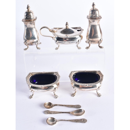 1407 - A CASED HARRODS OF LONDON SILVER CRUET SET. Silver 250 grams. Case 24 cm x 18 cm.