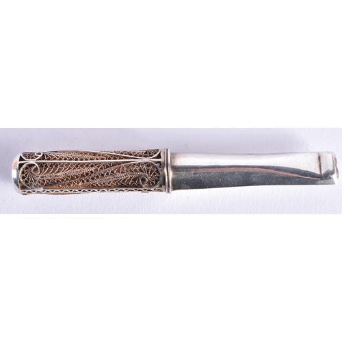 1415 - AN ANTIQUE CONTINENTAL SILVER FILIGREE CHEROOT HOLDER. 15 grams. 8.5 cm long.