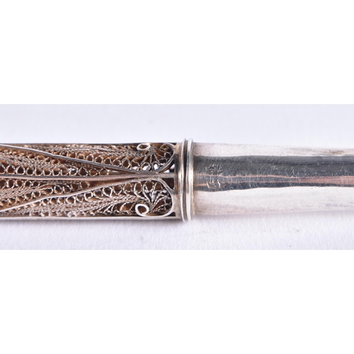 1415 - AN ANTIQUE CONTINENTAL SILVER FILIGREE CHEROOT HOLDER. 15 grams. 8.5 cm long.