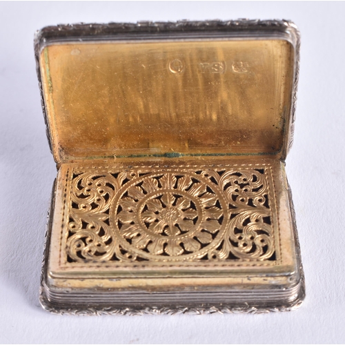 1460 - A GEORGE III SILVER VINAIGRETTE. 23.8 grams. 4 cm x 2.75 cm.