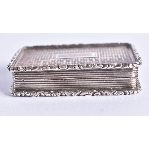 1460 - A GEORGE III SILVER VINAIGRETTE. 23.8 grams. 4 cm x 2.75 cm.