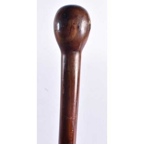 1463 - AN 18TH/19TH CENTURY ENGLISH YEW WOOD WALKING CANE possibly military (bearing a yellow metal tablet ... 